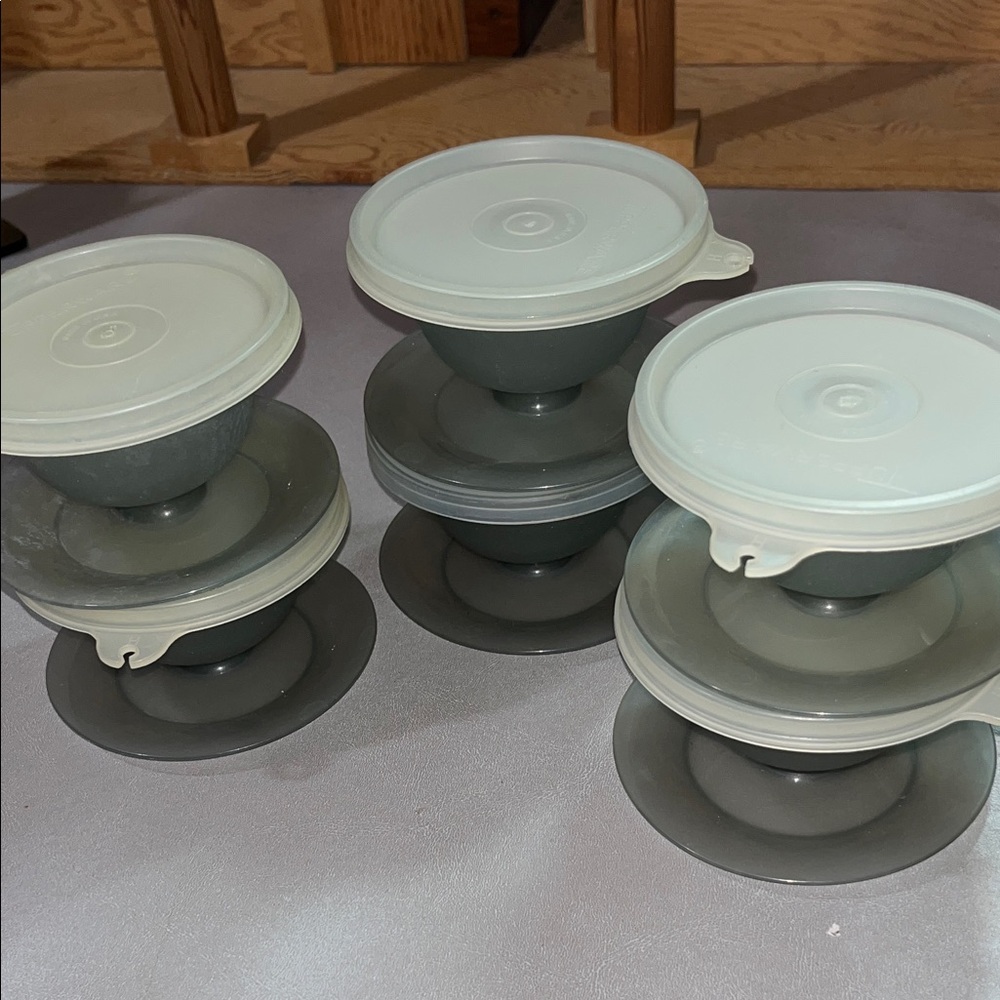 Tupperware Gray and White Lid Set